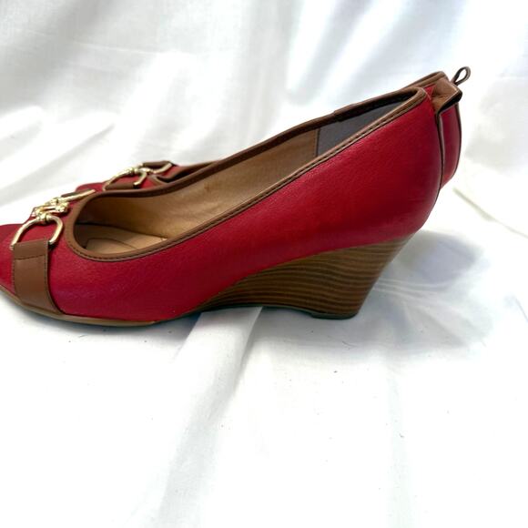 Sofft Red Leather Camira Peep Toe Wedge with Gold Buckle Detail. Womens size 9.5 - Picture 4 of 7